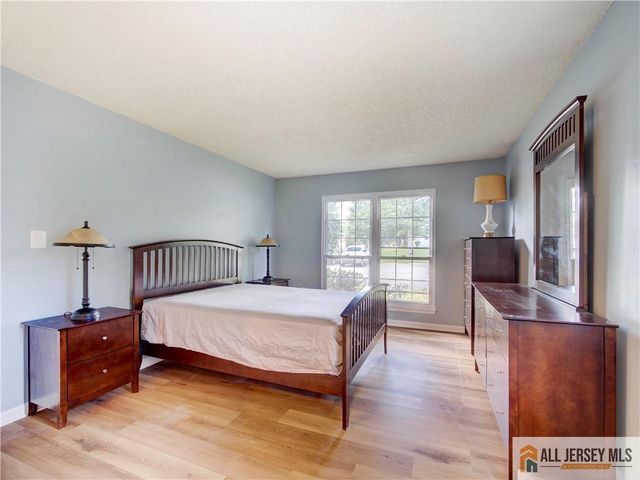 81 Canterbury Court, Piscataway, NJ 08854