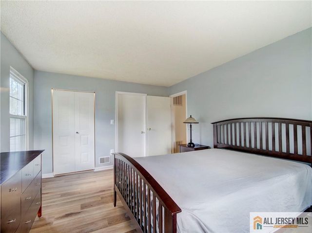 81 Canterbury Court, Piscataway, NJ 08854