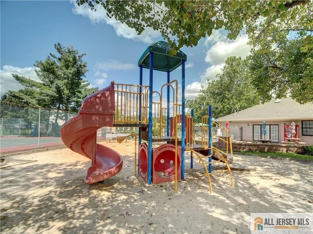 81 Canterbury Court, Piscataway, NJ 08854
