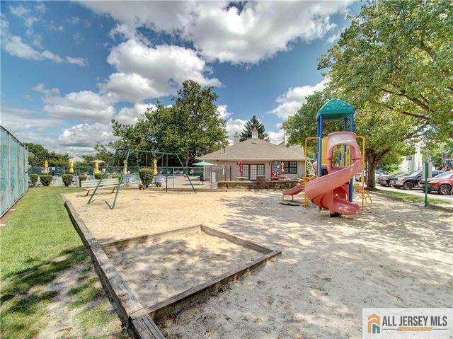 81 Canterbury Court, Piscataway, NJ 08854