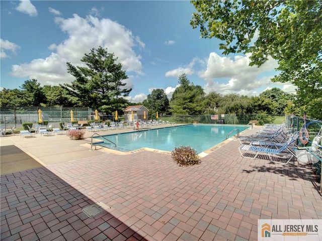81 Canterbury Court, Piscataway, NJ 08854