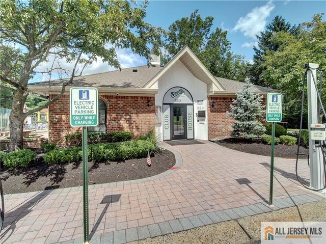 81 Canterbury Court, Piscataway, NJ 08854