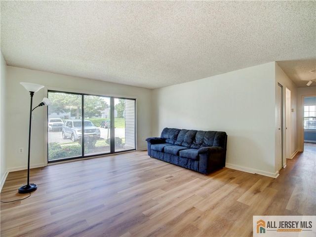 81 Canterbury Court, Piscataway, NJ 08854