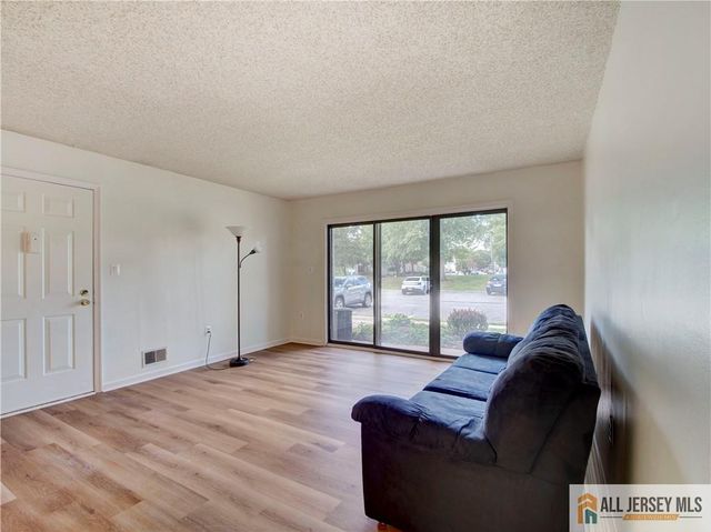 81 Canterbury Court, Piscataway, NJ 08854