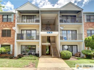 81 Canterbury Court, Piscataway, NJ 08854
