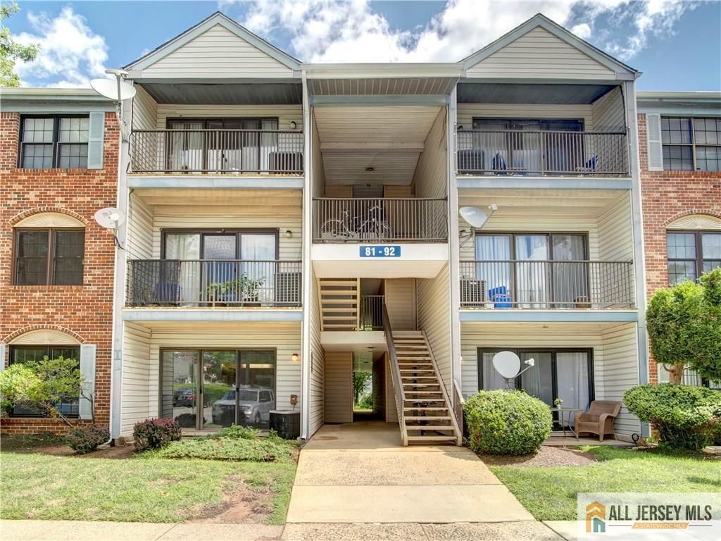 81 Canterbury Court, Piscataway, NJ 08854