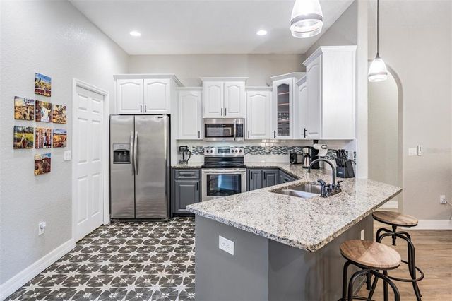 12306 WOODLANDS CIRCLE, Dade City, FL 33525