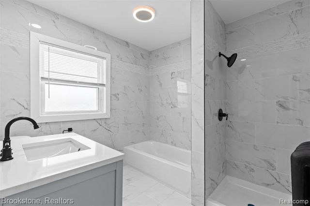 16125 Linwood Street, Detroit, MI 48221