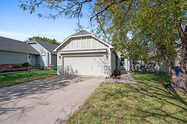 8708 E Parkmont Dr, Wichita, KS 67207