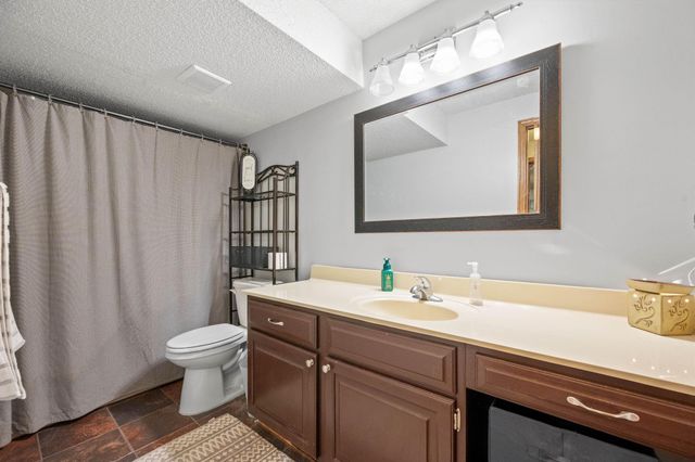 8708 E Parkmont Dr, Wichita, KS 67207