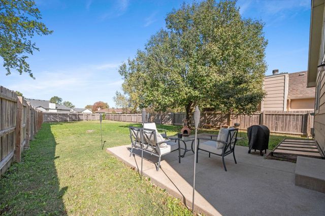 8708 E Parkmont Dr, Wichita, KS 67207