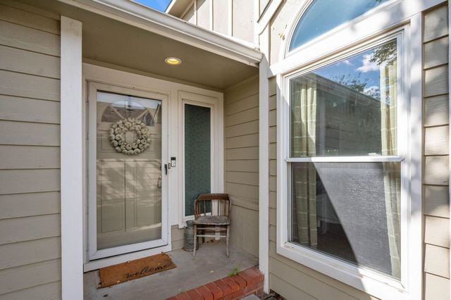 8708 E Parkmont Dr, Wichita, KS 67207