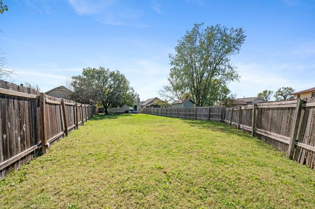 8708 E Parkmont Dr, Wichita, KS 67207