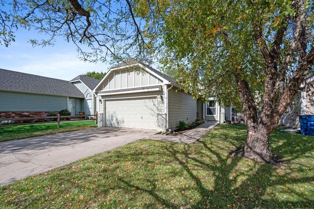 8708 E Parkmont Dr, Wichita, KS 67207