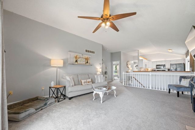 8708 E Parkmont Dr, Wichita, KS 67207