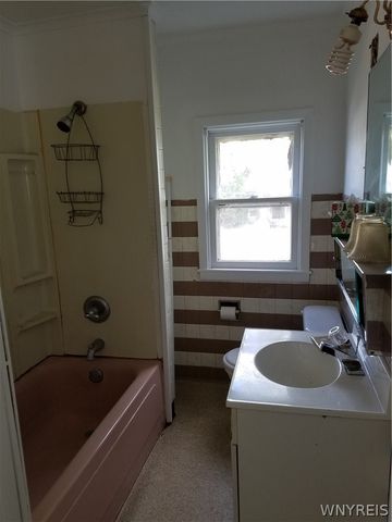 1812 Pierce Avenue, Niagara Falls, NY 14301