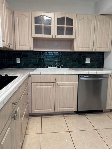 310 SW 10th Street, Fort Lauderdale, FL 33315