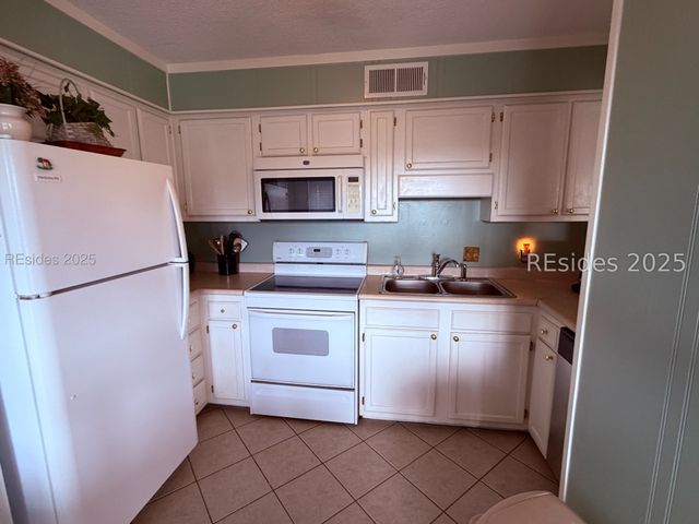 40 Folly Field Road 329, Hilton Head Island, SC 29928