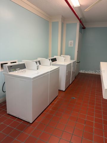 40 Folly Field Road 329, Hilton Head Island, SC 29928