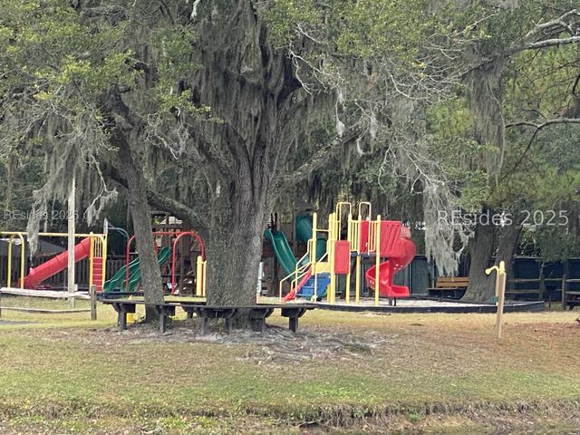 40 Folly Field Road 329, Hilton Head Island, SC 29928