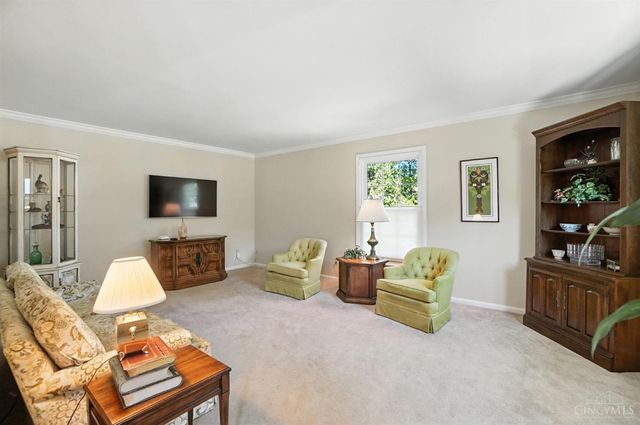 9037 Winthrop Drive, Montgomery, OH 45249