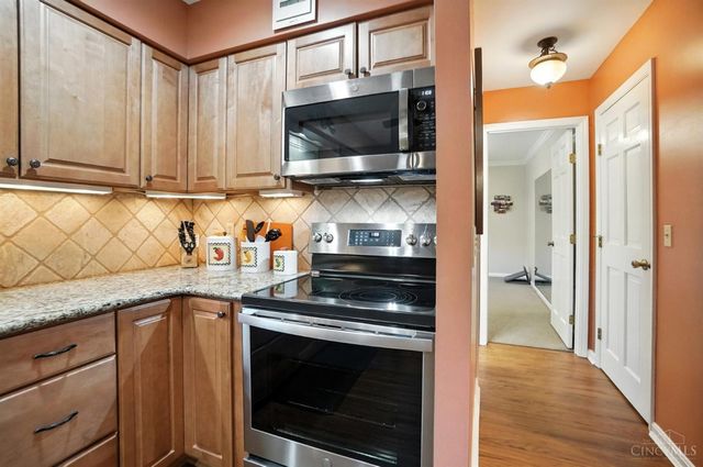 9037 Winthrop Drive, Montgomery, OH 45249