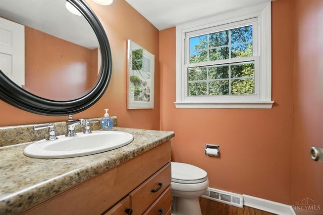 9037 Winthrop Drive, Montgomery, OH 45249