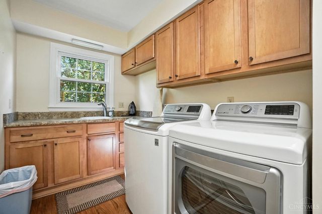 9037 Winthrop Drive, Montgomery, OH 45249