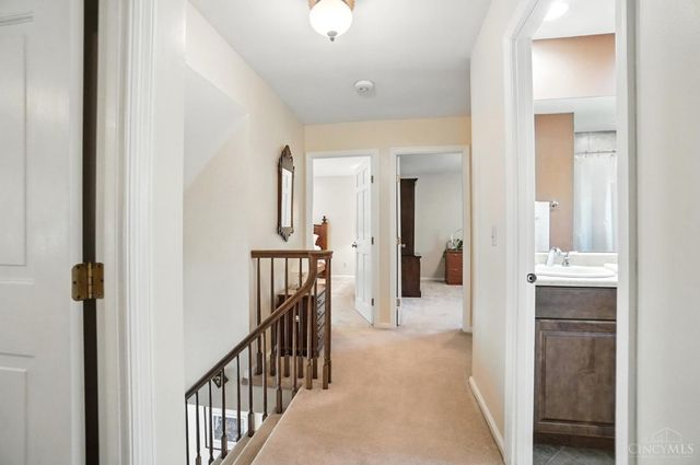 9037 Winthrop Drive, Montgomery, OH 45249