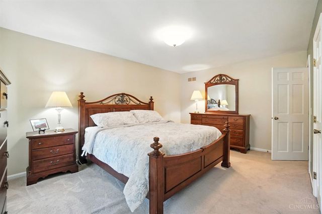 9037 Winthrop Drive, Montgomery, OH 45249