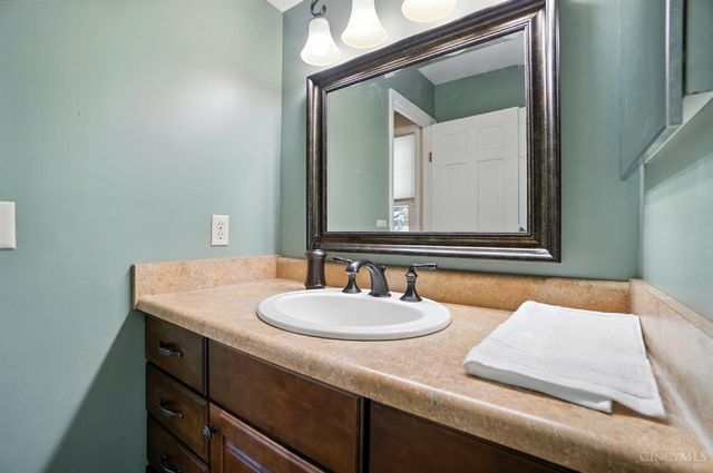 9037 Winthrop Drive, Montgomery, OH 45249