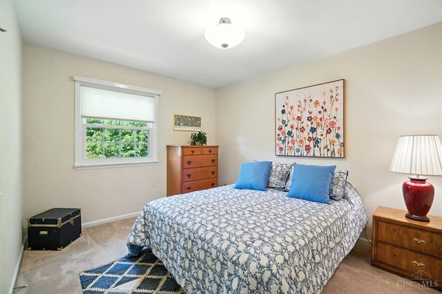 9037 Winthrop Drive, Montgomery, OH 45249