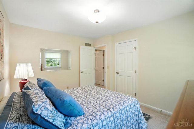 9037 Winthrop Drive, Montgomery, OH 45249