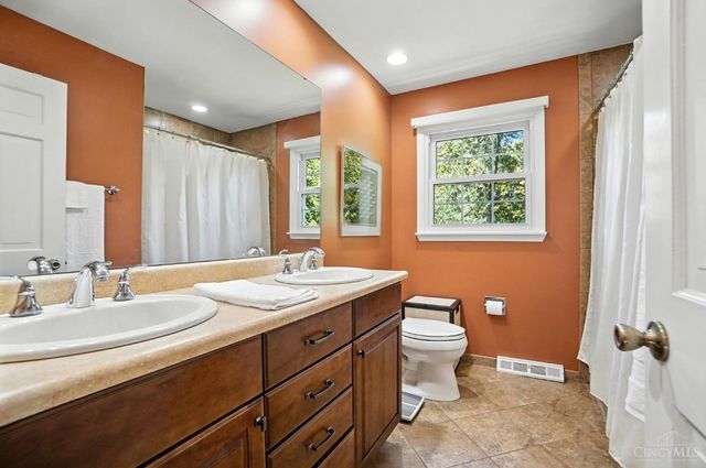 9037 Winthrop Drive, Montgomery, OH 45249