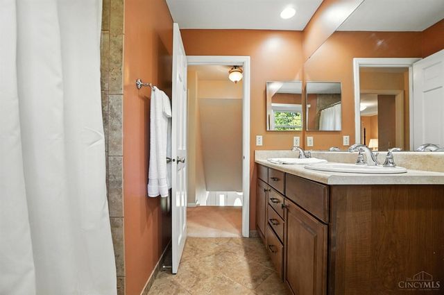 9037 Winthrop Drive, Montgomery, OH 45249