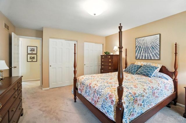 9037 Winthrop Drive, Montgomery, OH 45249