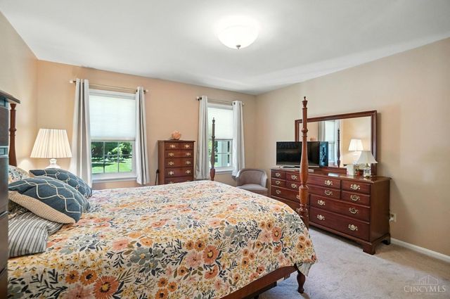 9037 Winthrop Drive, Montgomery, OH 45249