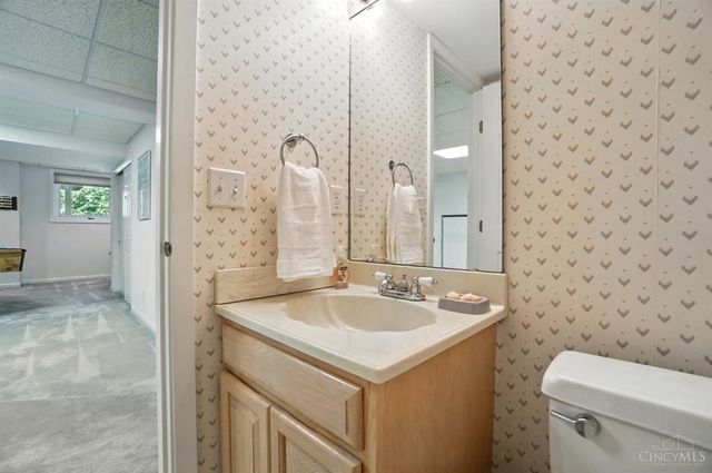 9037 Winthrop Drive, Montgomery, OH 45249