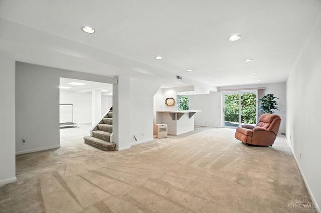 9037 Winthrop Drive, Montgomery, OH 45249