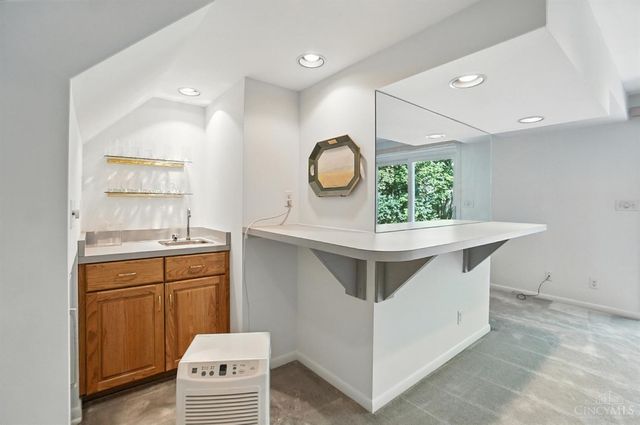 9037 Winthrop Drive, Montgomery, OH 45249