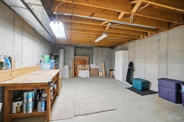 9037 Winthrop Drive, Montgomery, OH 45249