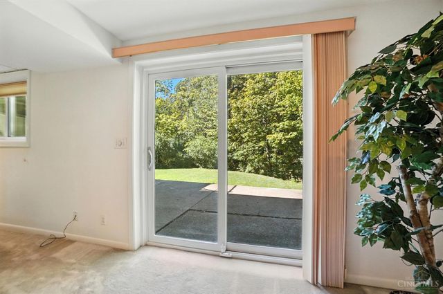 9037 Winthrop Drive, Montgomery, OH 45249