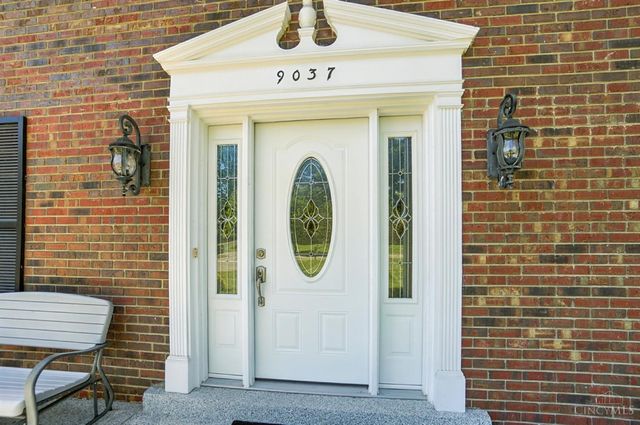 9037 Winthrop Drive, Montgomery, OH 45249