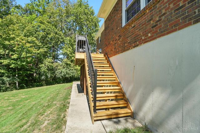 9037 Winthrop Drive, Montgomery, OH 45249