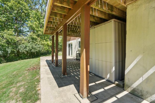 9037 Winthrop Drive, Montgomery, OH 45249