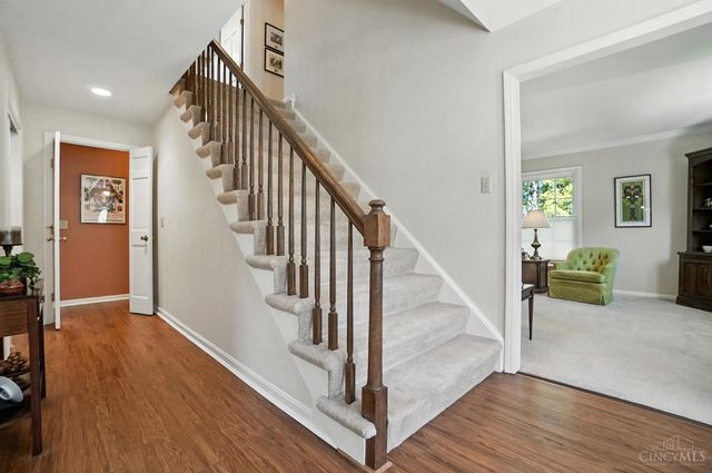 9037 Winthrop Drive, Montgomery, OH 45249
