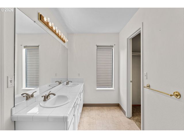 5392 N St, Washougal, WA 98671
