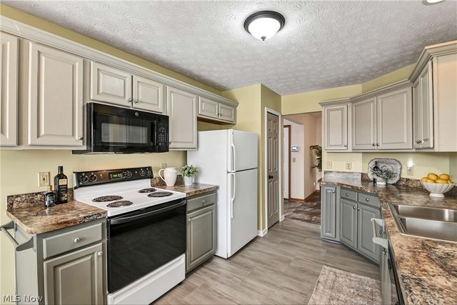 31170 Lily Lane, North Olmsted, OH 44070