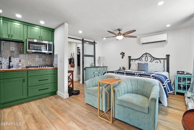 2718 SILVER Avenue B, El Paso, TX 79930
