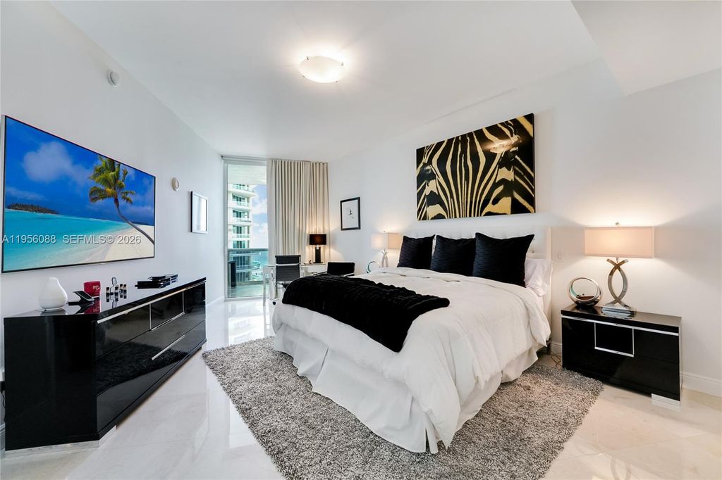 Image 11 of property listing at 16001 Collins Ave 2103, Sunny Isles Beach, FL 33160